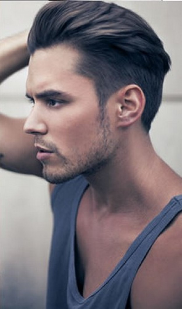 Coiffure Homme Printemps Ete 2013 Ragap France Homme à la coupe mi longue aux reflets blonds. coiffure homme printemps ete 2013