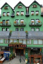 Arán-la Abuela Hotel **