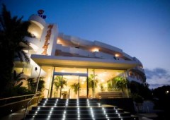 Hotel Club Martha's Resort
