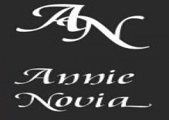 Annie Novia 