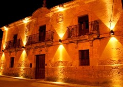 Palacio De Los Serrano - Centro De Turismo Activo 